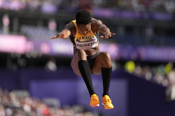 Shanieka Ricketts remporte la première médaille de la Jamaïque du triple saut.