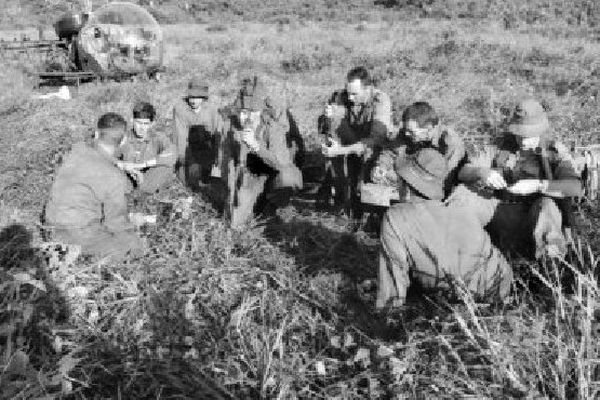 Des soldats australiens à Long Tan, avant la bataille.