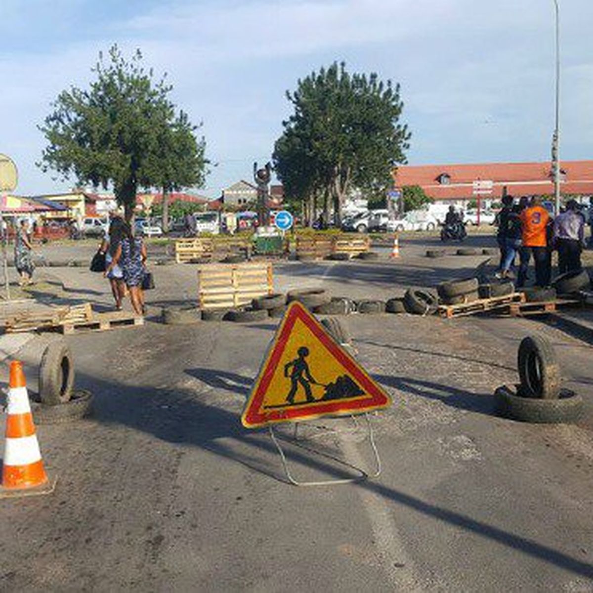 Mayotte paralysée par les blocages, et par la haine