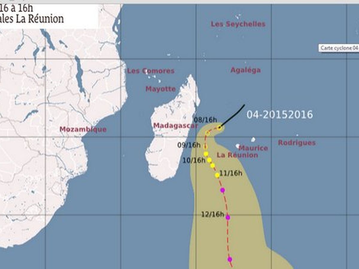 Une Perturbation Tropicale Situee A 300km De La Reunion Provoque Des Vents