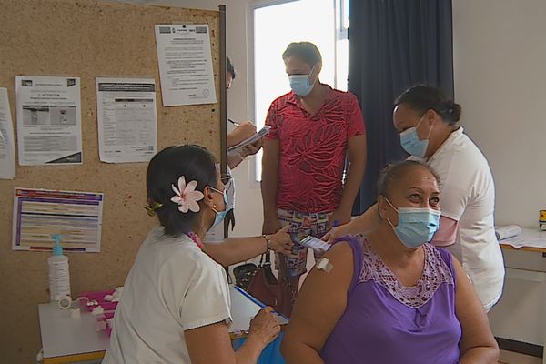 Mama Roti applique les gestes barrières au quotidien, et préfère se faire vacciner contre la grippe et le covid.