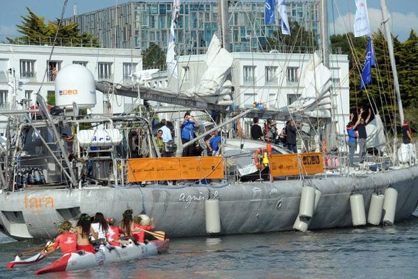 La goélette Tara quitte le port de Lorient