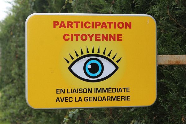 Panneau participation citoyenne surveillance voisinage