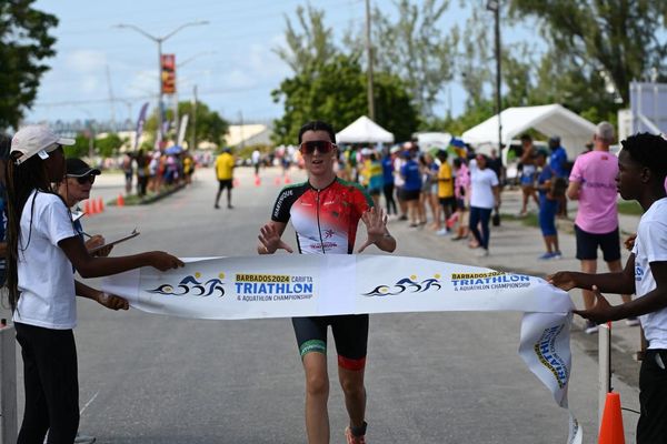 Louna Cariou de la Martinique, championne de triathlon de Carifta 13 à 15 ans