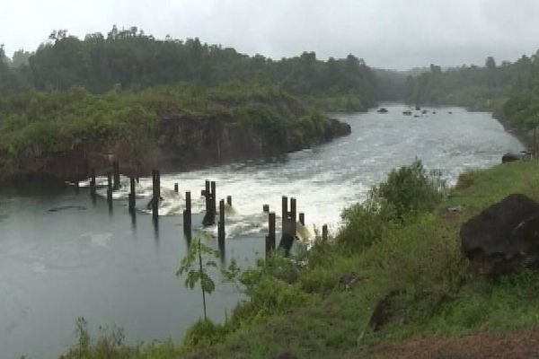 Le fleuve Sinnamary au barrage de Petit Saut