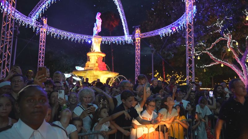 Nouméa ma ville - [ARRIVÉE DU PÈRE NOËL - PLACE DES COCOTIERS