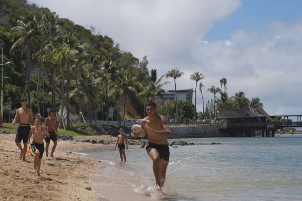 Entraînement de rugby à XIII à l'Anse-Vata.