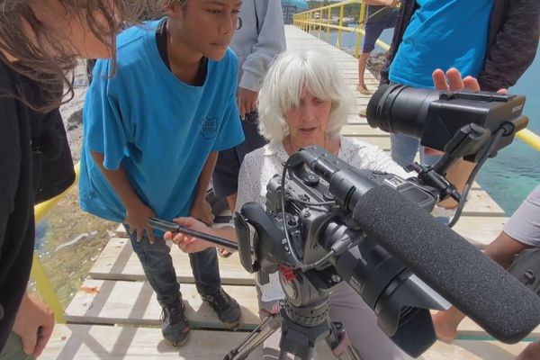 Des élèves des trois collèges de Maré se sont essayés à la caméra, à l'interview, au montage...