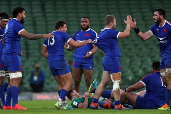 Le XV de France célèbre son succès en Irlande lors du Tournoi des Six Nations 2021