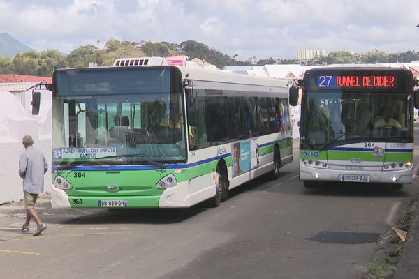 Les bus du réseau du centre de la Martinique.