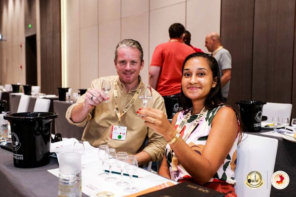 Delphine Termosiris (distillerie Reimonenq) et François Longueteau (distillerie Longueteau), seront ainsi reconnus parmi 60 autres experts comme ambassadeurs du Baijiu.