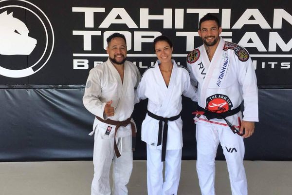 Entrainement de Jiu Jitsu pour les candidates à Miss Tahiti, avec Dany Gérard