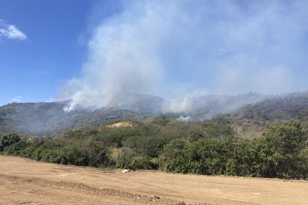 L'incendie au pic aux Chèvres n'était pas encore maîtrisé ce mercredi 9 octobre.