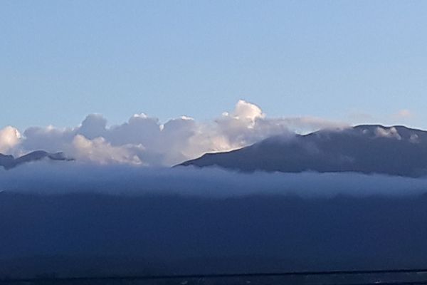 La soufrière de Guadeloupe vue depuis Petit-Bourg.