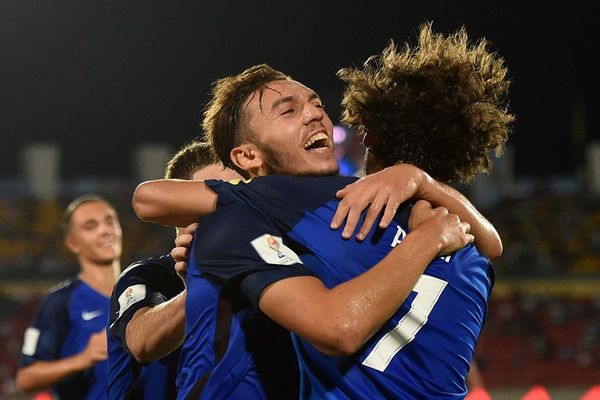 Amine Gouiri et Yacine Adli fêtent le deuxième but français.