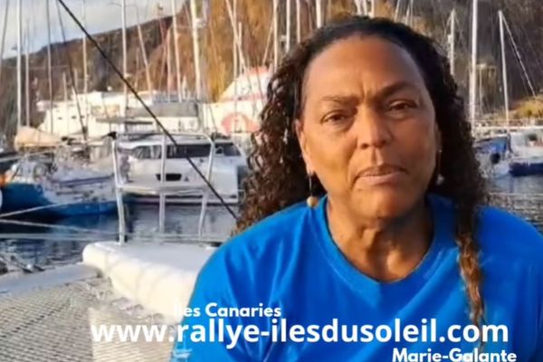 Maryse Etzol, présidente de la Communauté de communes de Marie-Galante et maire de Grand Bourg, participe à la 6e édition du Rallye des îles du soleil