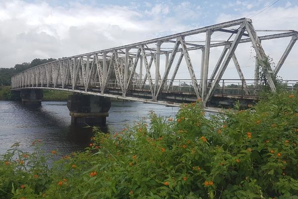 L'ancien pont de Sinnamary en attente de rénovation