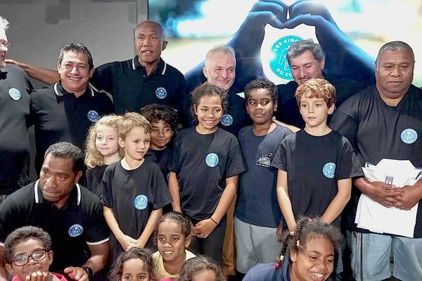 Antoine Koumbaré et les enfants inauguration dojo solidaire magenta