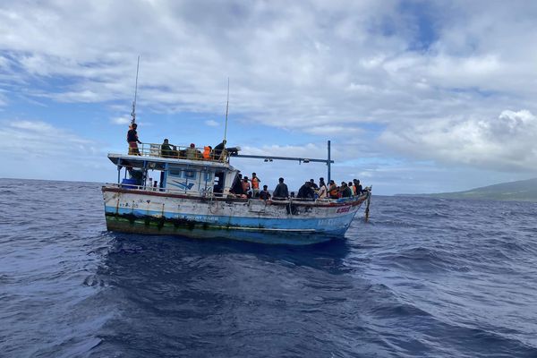 Ce bateau de pêche immatriculé Imula 0559 est la quatrième embarcation ayant pour passagers des migrants sri-lankais à accoster à La Réunion cette année.