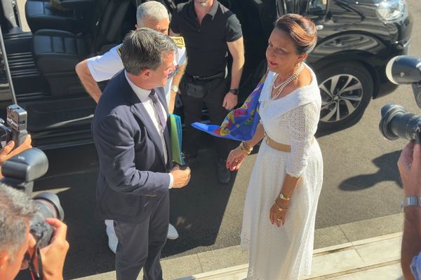 Rencontre entre le ministre des Outre-mer Manuel Valls et la présidente de Région Réunion Huguette Bello