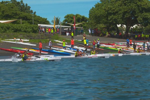 Mata Are Surf Ski Race : va'a et kayak au sommet de la vague