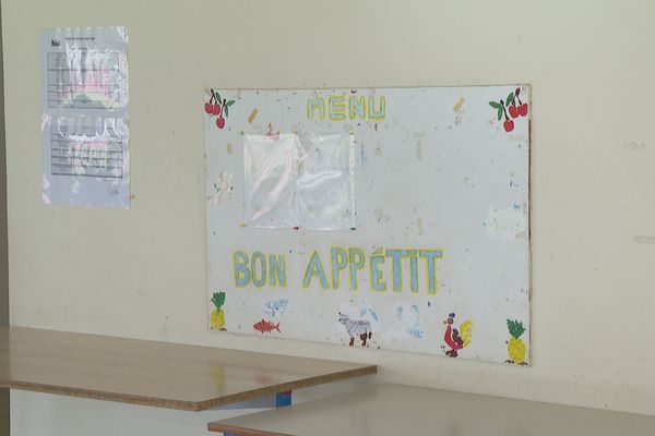 Macouria :  Des vers asticots dans le nougat à la cantine