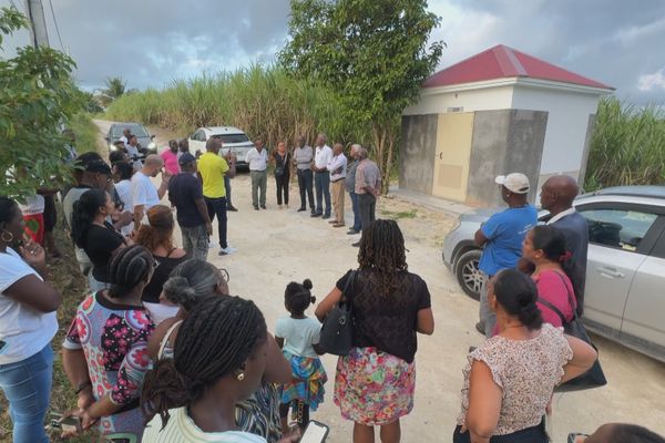 Les habitants de Kérangon, quartier entre Sainte-Anne et Le Moule, seront bientot raccordés au réseau électrique