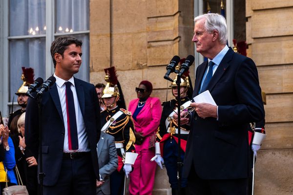 Passation de pouvoir à l'hôtel Matignon, à Paris, entre le premier ministre sortant, Gabriel Attal, et le nouveau, Michel Barnier.