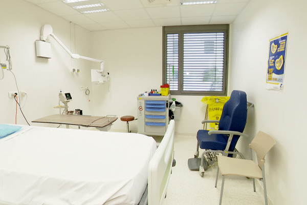 Au Médipôle de Dumbéa, une salle dédiée à l'IVG médicamenteuse, en 2024.