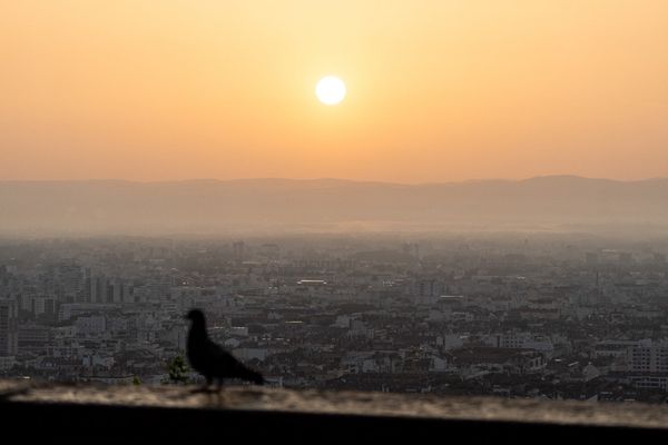 Episode de pollution dans la ville de Lyon, en France