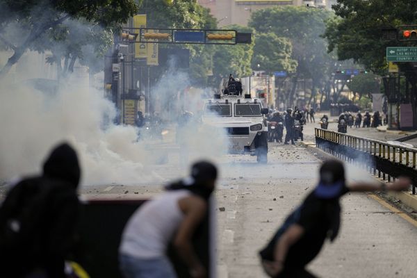 Des manifestants affrontent la police lors de manifestations contre les résultats officiels des élections, déclarant la réélection du président Nicolas Maduro, au lendemain du vote à Caracas (Venezuela) - 29/07/2024.