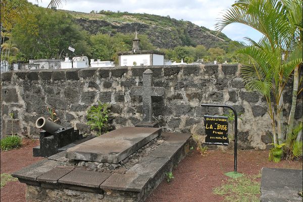 La tombe (hypothétique) d'Olivier Le Vasseur, dit "La Buse", pirate pendu à la Réunion 