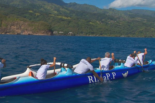 Un relais va'a organisé pour les blessés de guerre.