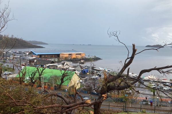 Le port de Mamoudzou cinq jours après le passage du cyclone Chido