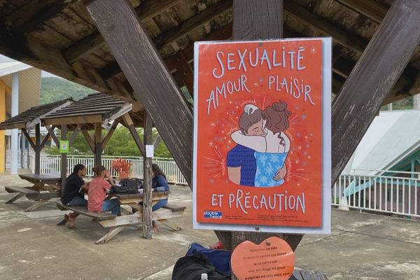 Pendant "la semaine de l'amour", édition 2024, au lycée Antoine-Kela de Poindimié.