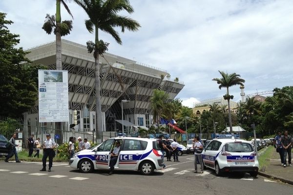 Manifestation des emplois-verts devant la Région