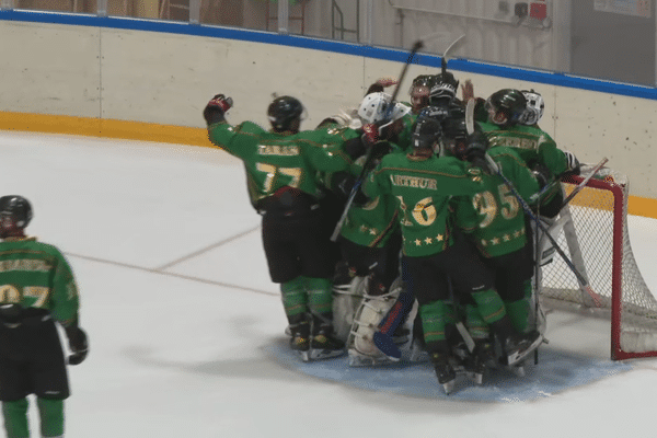 Victoire des Cougars lors du 1er match de la saison de hockey sur glace