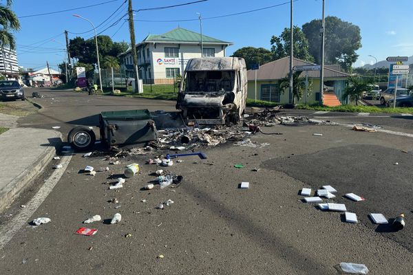 Un véhicule et une poubelle ont été incendiés mercredi soir (18 septembre) au Lamentin.