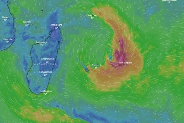 La dépression tropicale se rapproche de La Réunion.