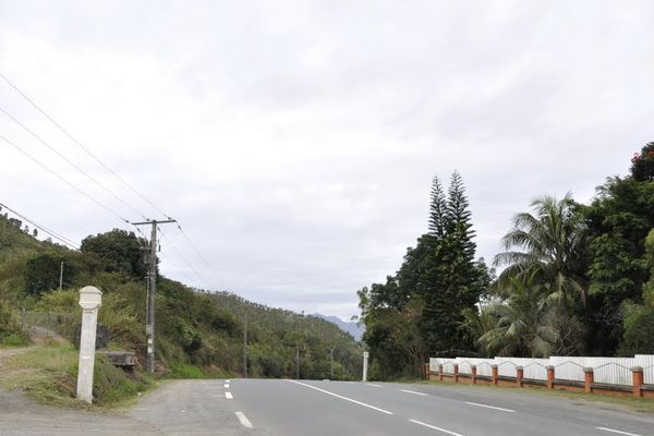 Sommet du Col de Tonghoué ( Dumbéa)