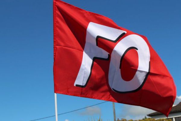 La cité administrative de Wallis bloquée par les grévistes du syndicat FO Enseignement ce lundi matin