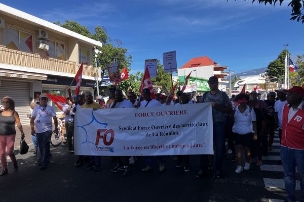 Des employés communaux manifestent au Tampon.