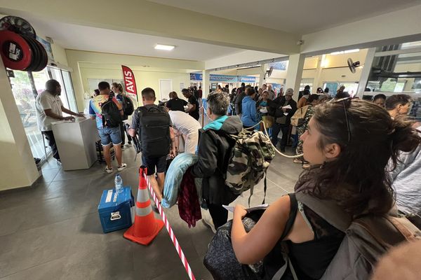 Direction l'île des Pins pour les cyclistes inscrits aux trois courses du Tour de Nouvelle-Calédonie.