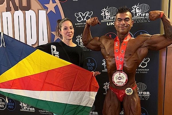 Wallace Dorasamy a remporté à Londres la médaille d'or IFBB Europe-Monde de la catégorie IFBB (Fédération Internationale de fitness et de musculation)