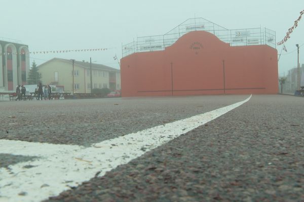 Le fronton de Saint-Pierre est un emblème de la culture basque (1023137)