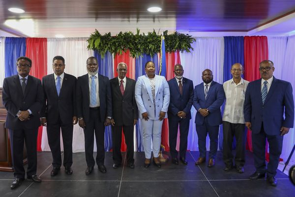 Les membres du Conseil présidentiel de transition haïtien : Fritz Alphonse Jean, Laurent Saint-Cyr, Frinel Joseph, Edgard Leblanc Fils, Régine Abraham, Emmanuel Vertilaire, Smith Augustin, Leslie Voltaire et Louis Gerald Gilles.