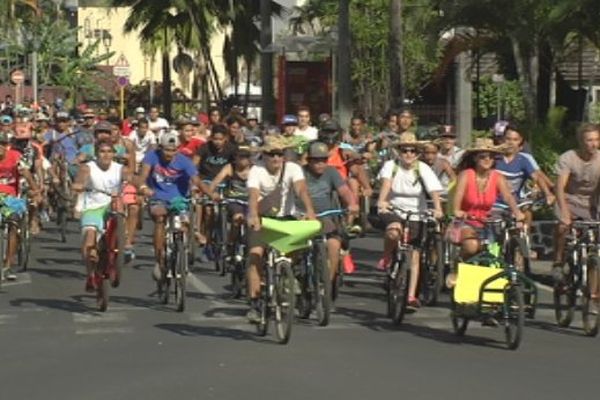 La bicyclette, pas encore la petite reine dans les rues de Papeete