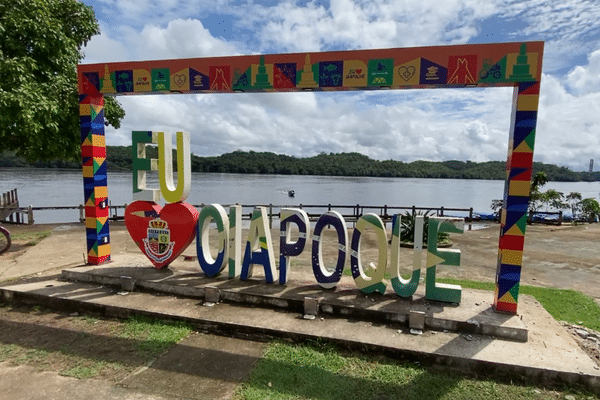 Monument d'accueil à Oiapoque