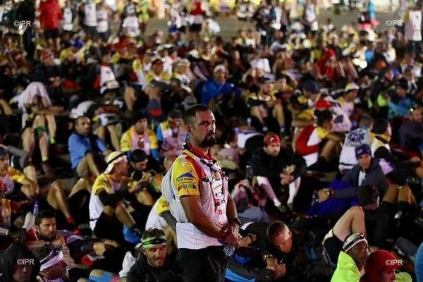 grand raid coureurs attendent le départ de la diagonale des fous à Saint-Pierre