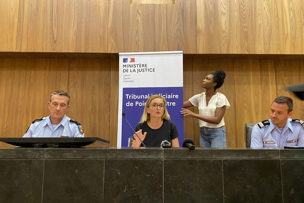 Conférence de presse de la procureure de la République et du commandant de gendarmerie sur le double infanticide en Guadeloupe